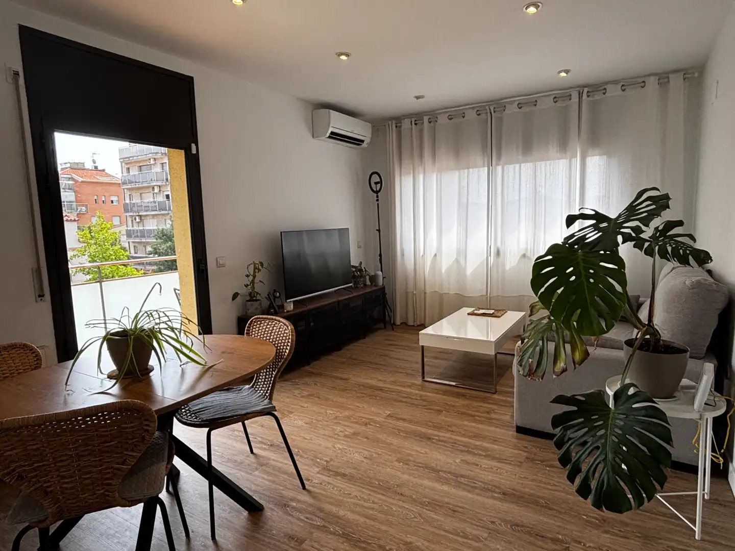 Living room of Flat for sale in Terrassa  with Air Conditioner, Heating and Parquet flooring