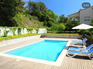 Casa con piscina en venta en Violetes 24