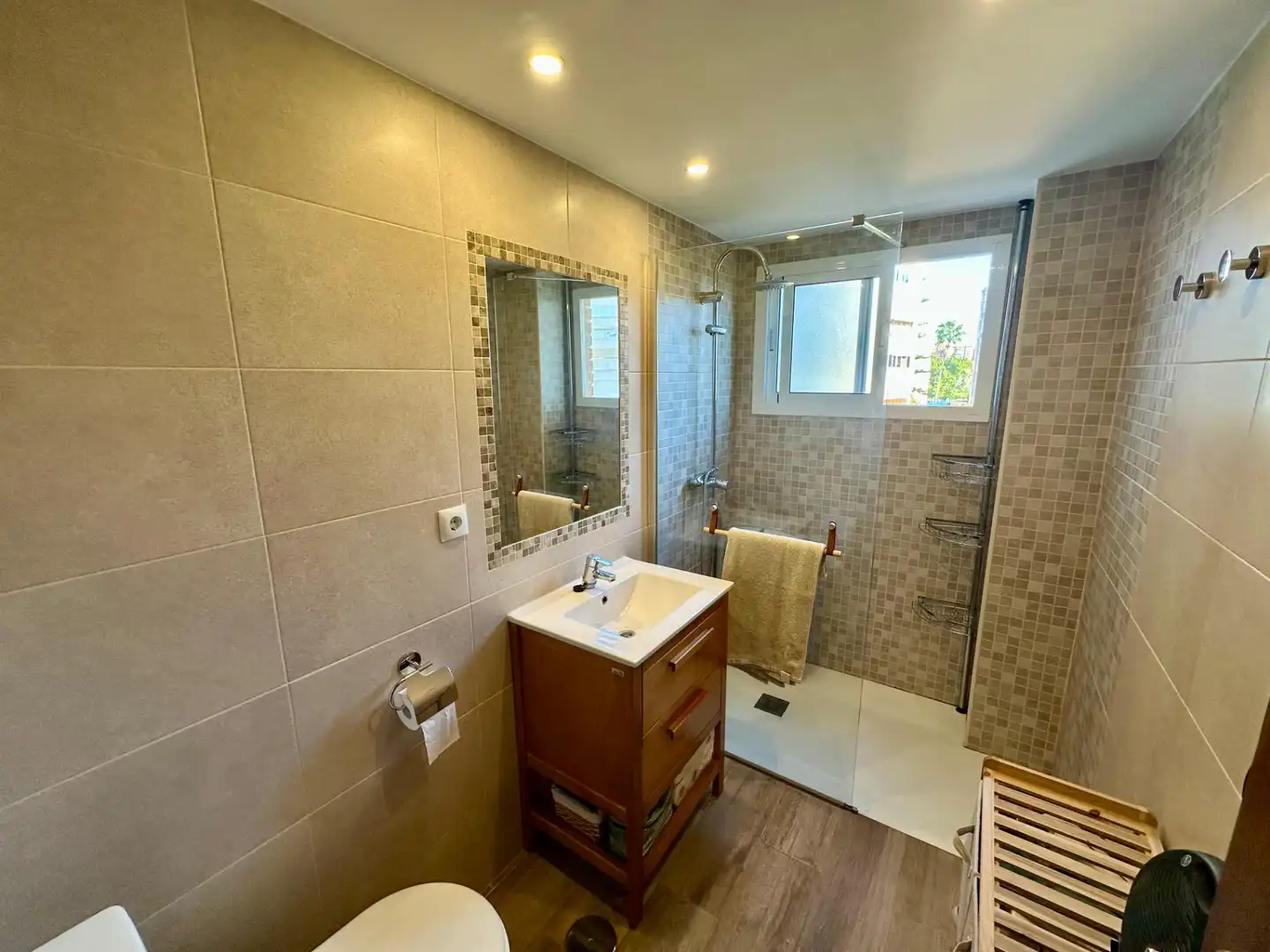 Baño de Piso en venta en Alicante / Alacant con Aire acondicionado, Terraza y Amueblado