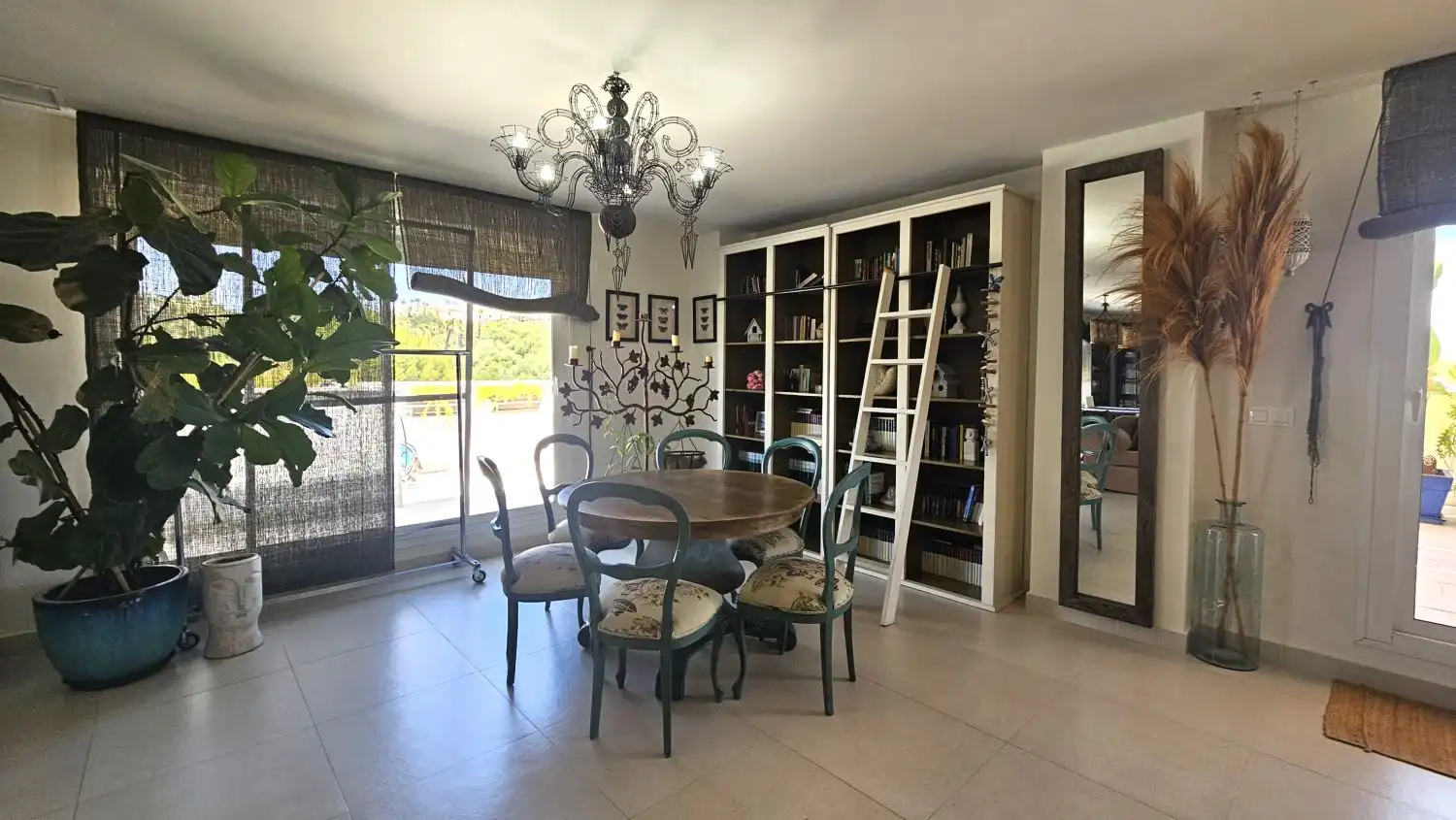 Menjador de Apartament de lloguer en Sotogrande amb Aire condicionat, Calefacció i Terrassa