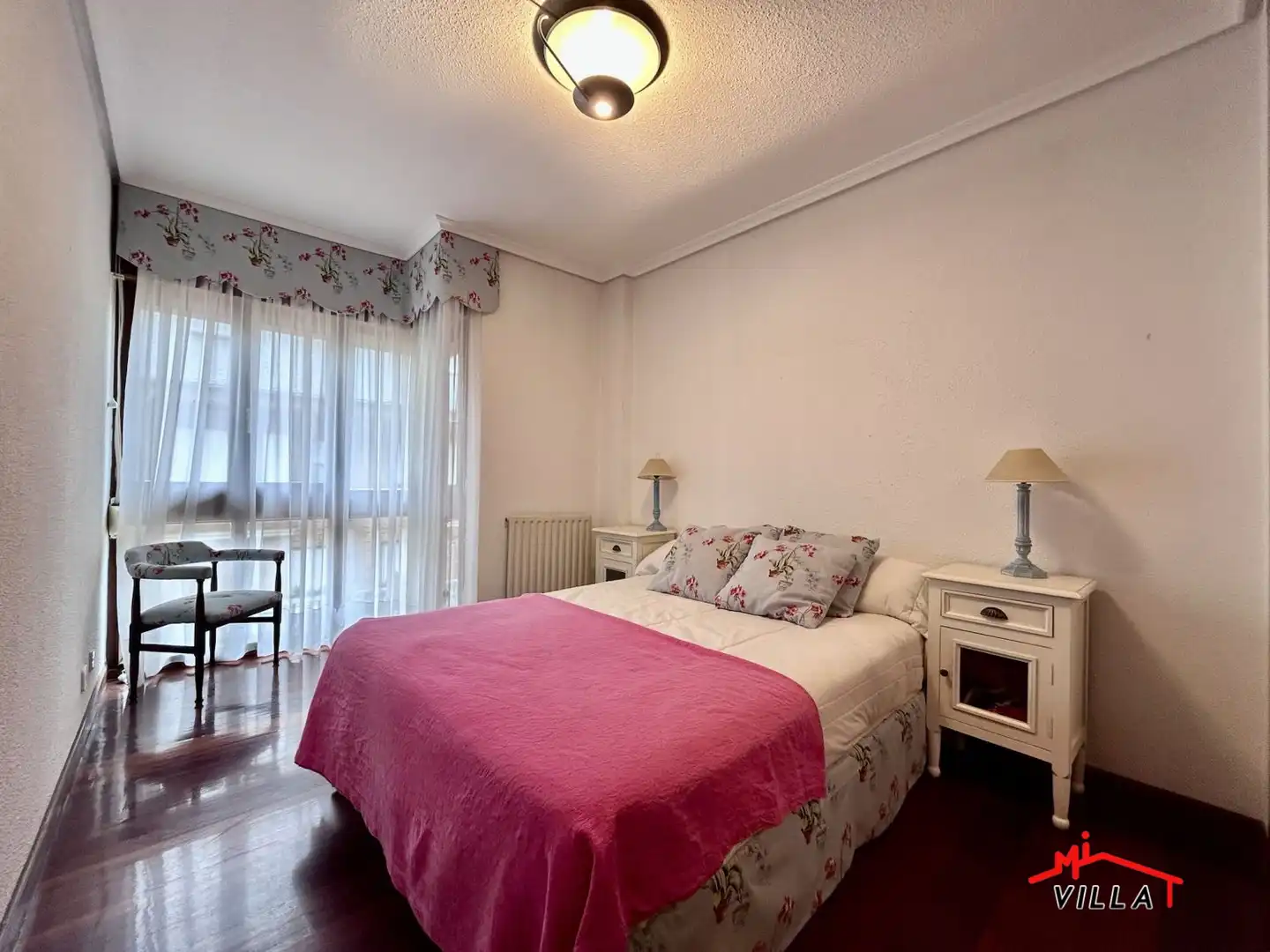 Habitación de Casa adosada en venta en Laredo con Calefacción