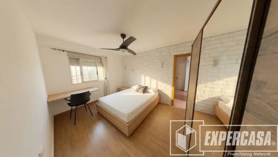 Bedroom of Flat for sale in Valencia  with Terrace and Storage room