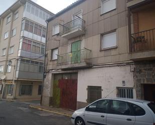 Vista exterior de Edifici en venda en El Barco de Ávila 