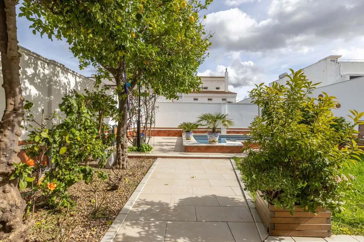 Terrassa de Casa adosada en venda en Santiponce amb Aire condicionat, Calefacció i Jardí privat
