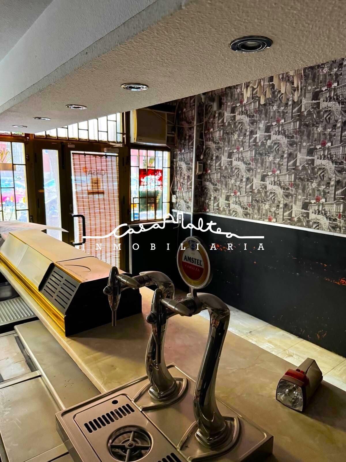 Vista exterior de Local en venda en  Madrid Capital