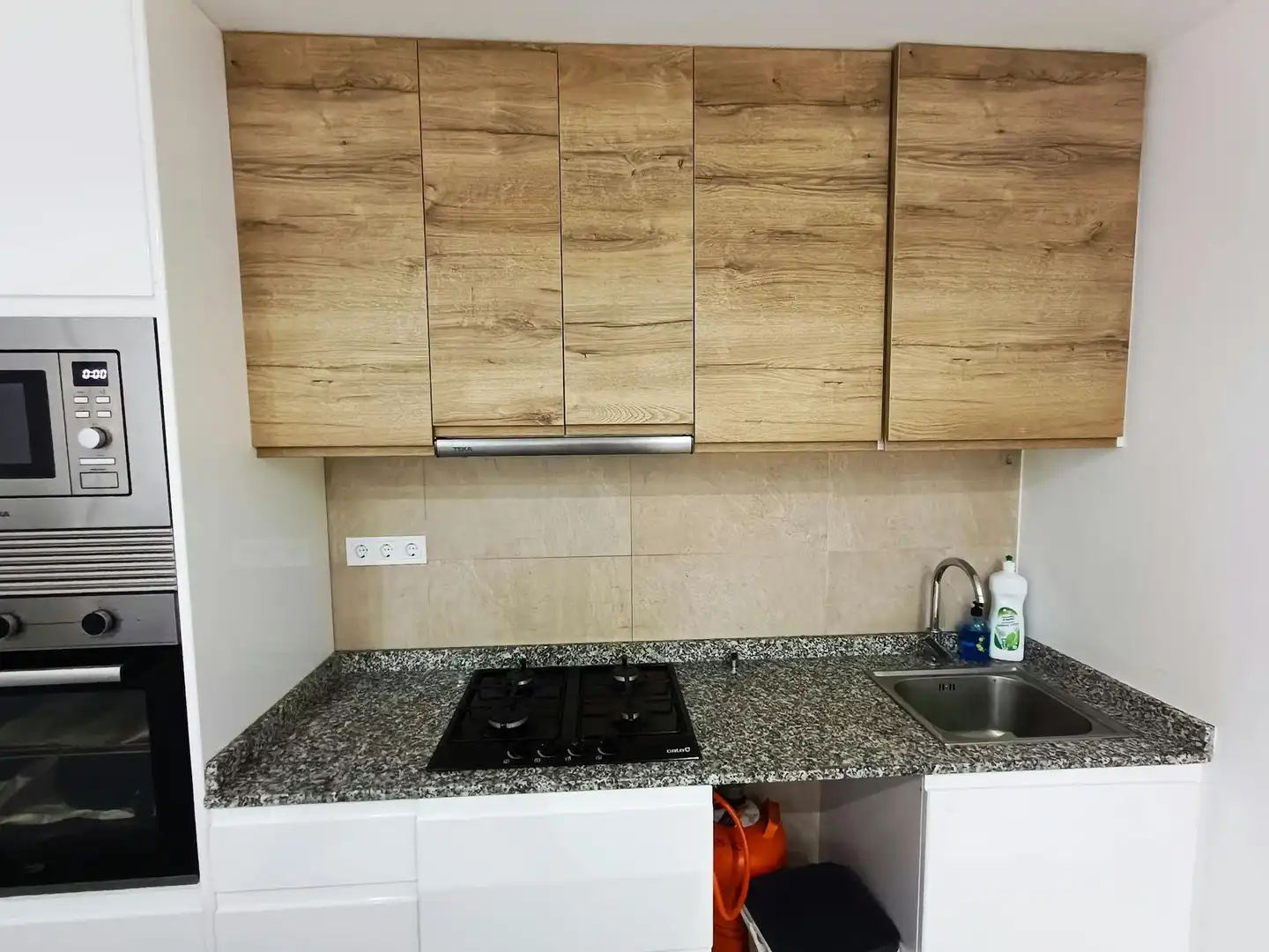 Kitchen of Flat for share in L'Hospitalet de Llobregat  with Air Conditioner, Heating and Furnished