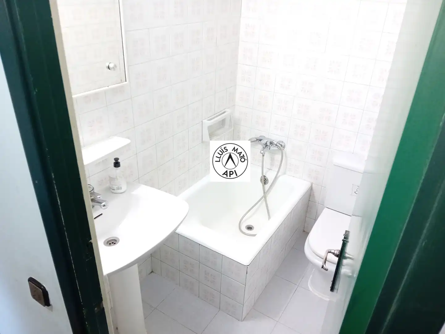 Baño de Piso en venta en Girona con Calefacción, Terraza y Internet