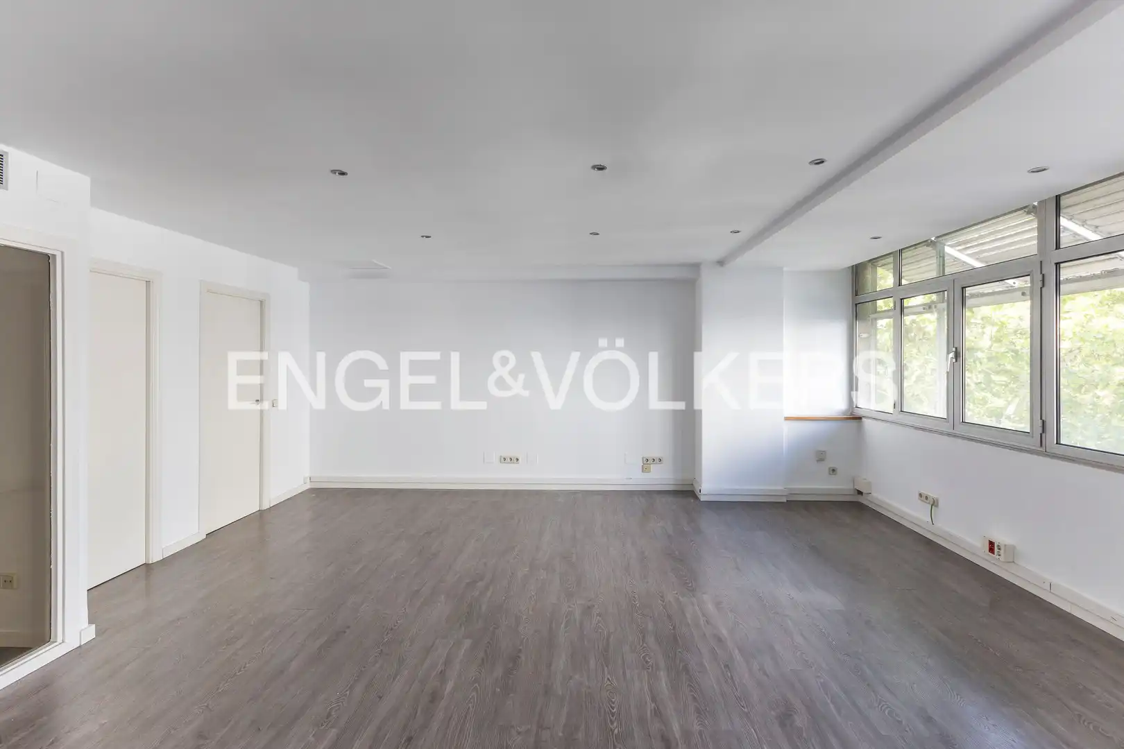 Wohnzimmer von Wohnung zur Miete in Madrid mit Heizung und Privatgarten