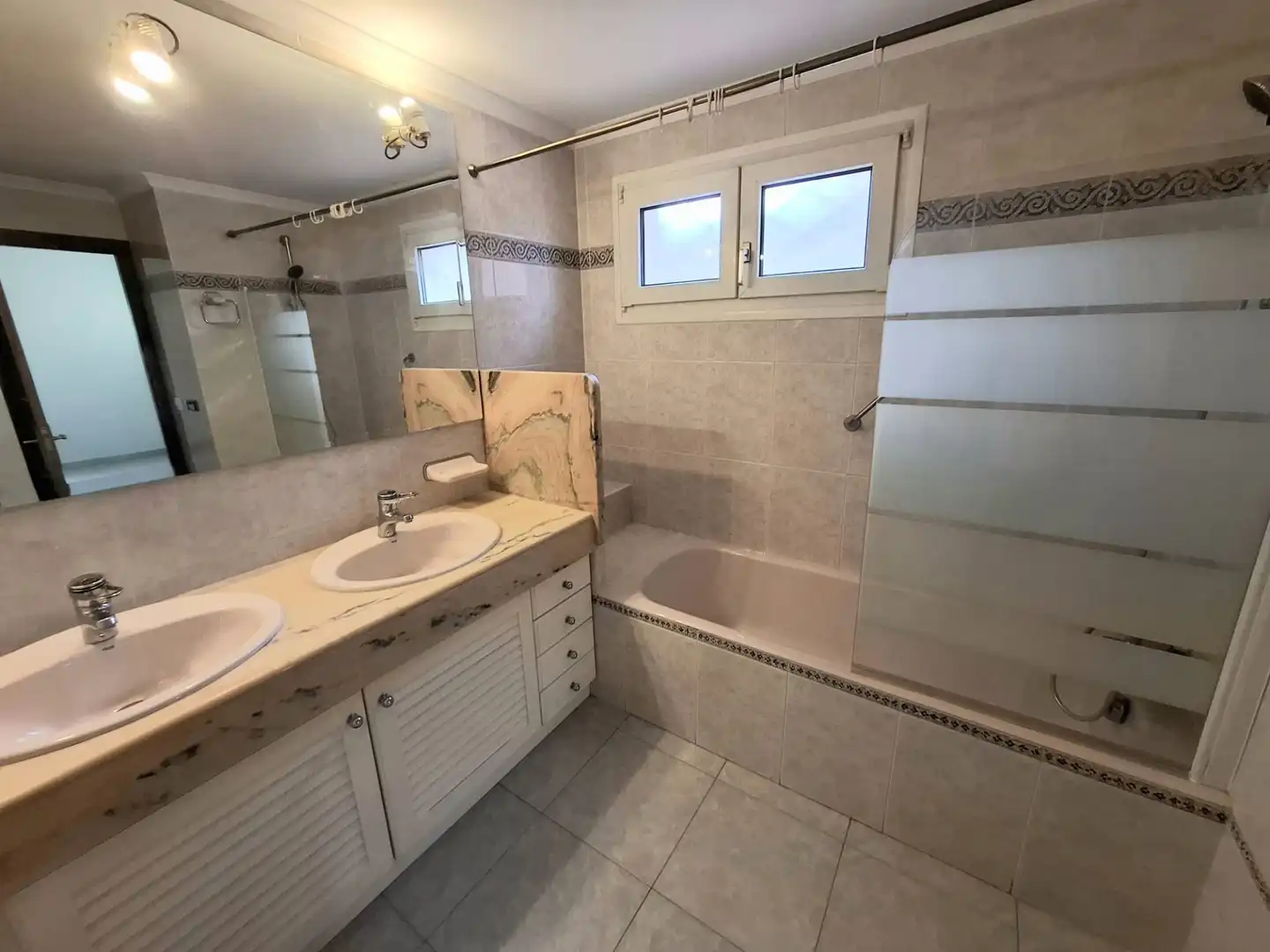 Baño de Planta baja en venta en Palau-saverdera con Calefacción, Terraza y Trastero