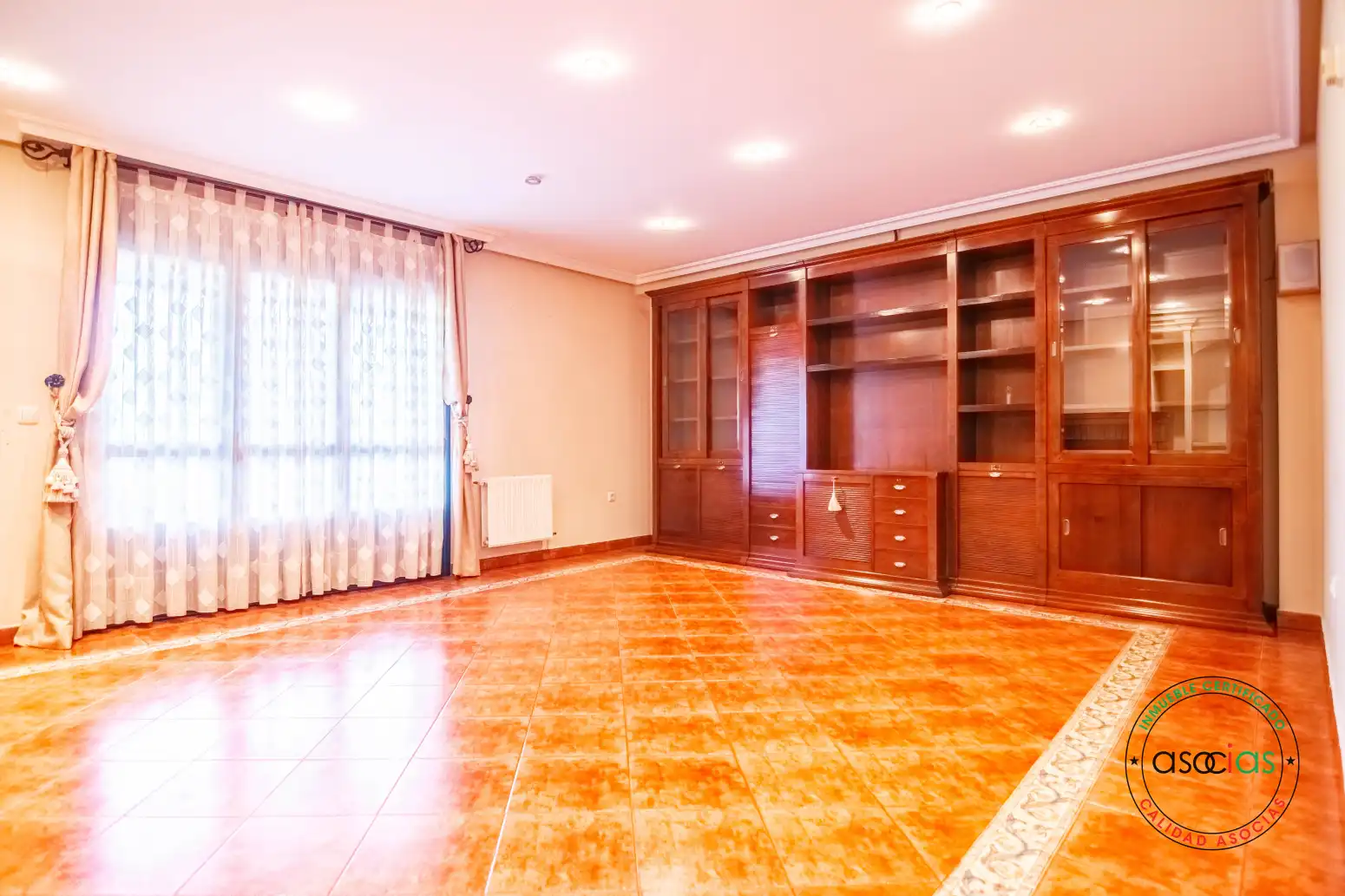 Sala de estar de Casa adosada en venta en Grado con Calefacción, Jardín privado y Parquet
