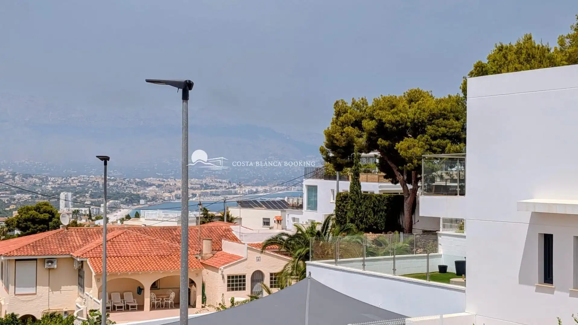 Vista exterior de Casa adosada en venda en L'Alfàs del Pi amb Piscina comunitària