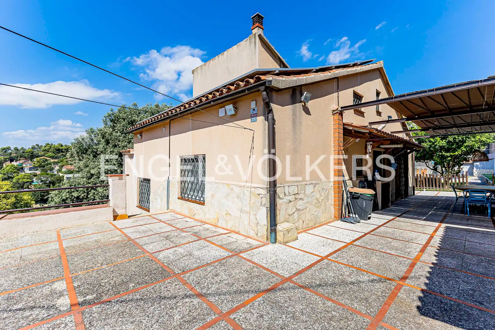 Vista exterior de Casa o xalet en venda en Sant Cugat del Vallès amb Aire condicionat, Calefacció i Jardí privat