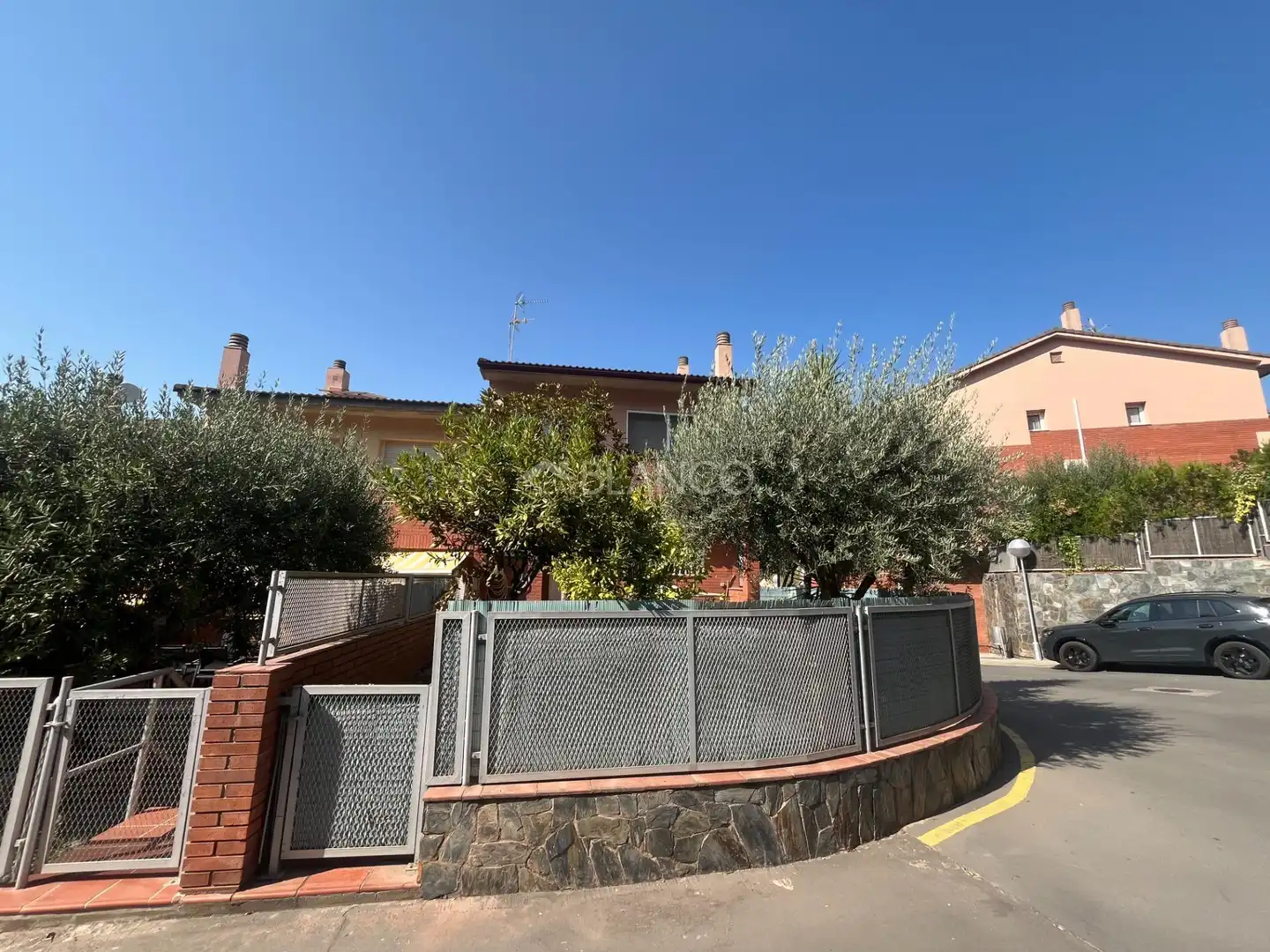Vista exterior de Casa o xalet en venda en Sant Andreu de la Barca amb Calefacció, Traster i Piscina comunitària