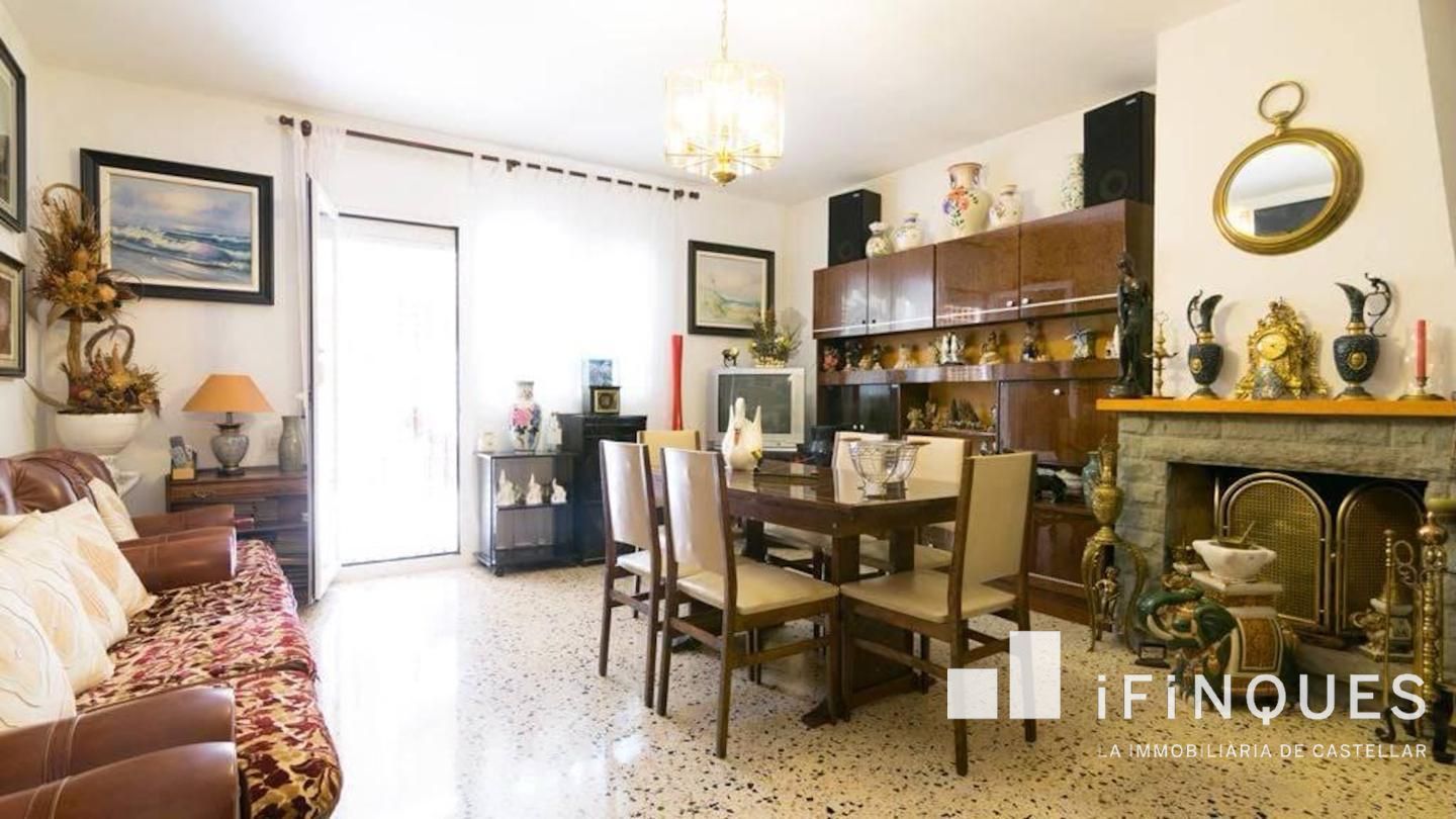 Esszimmer von Einfamilien-Reihenhaus zum Verkauf in Terrassa mit Heizung, Terrasse und Internet