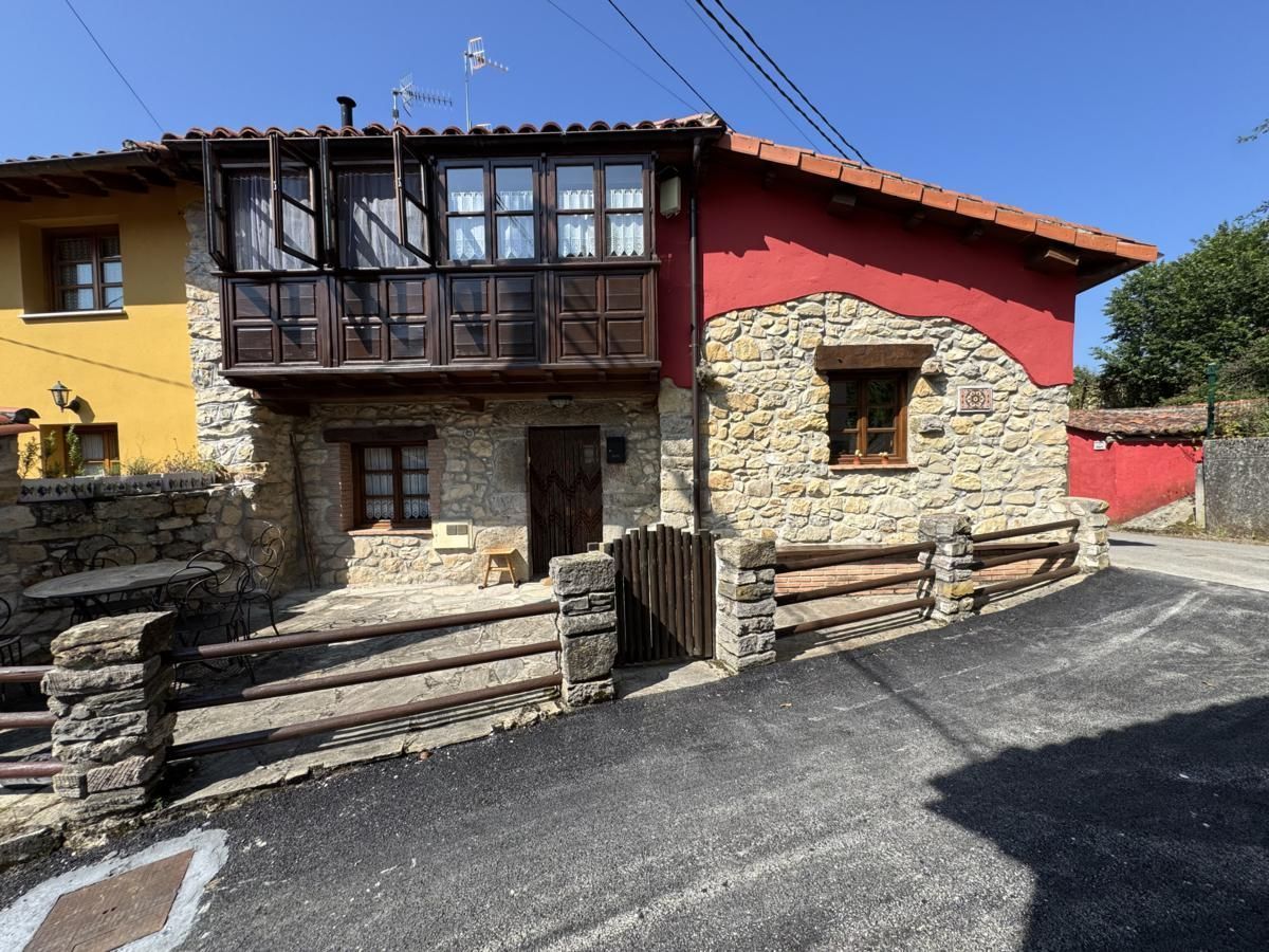 Vista exterior de Casa o xalet en venda en Llanes amb Calefacció i Terrassa