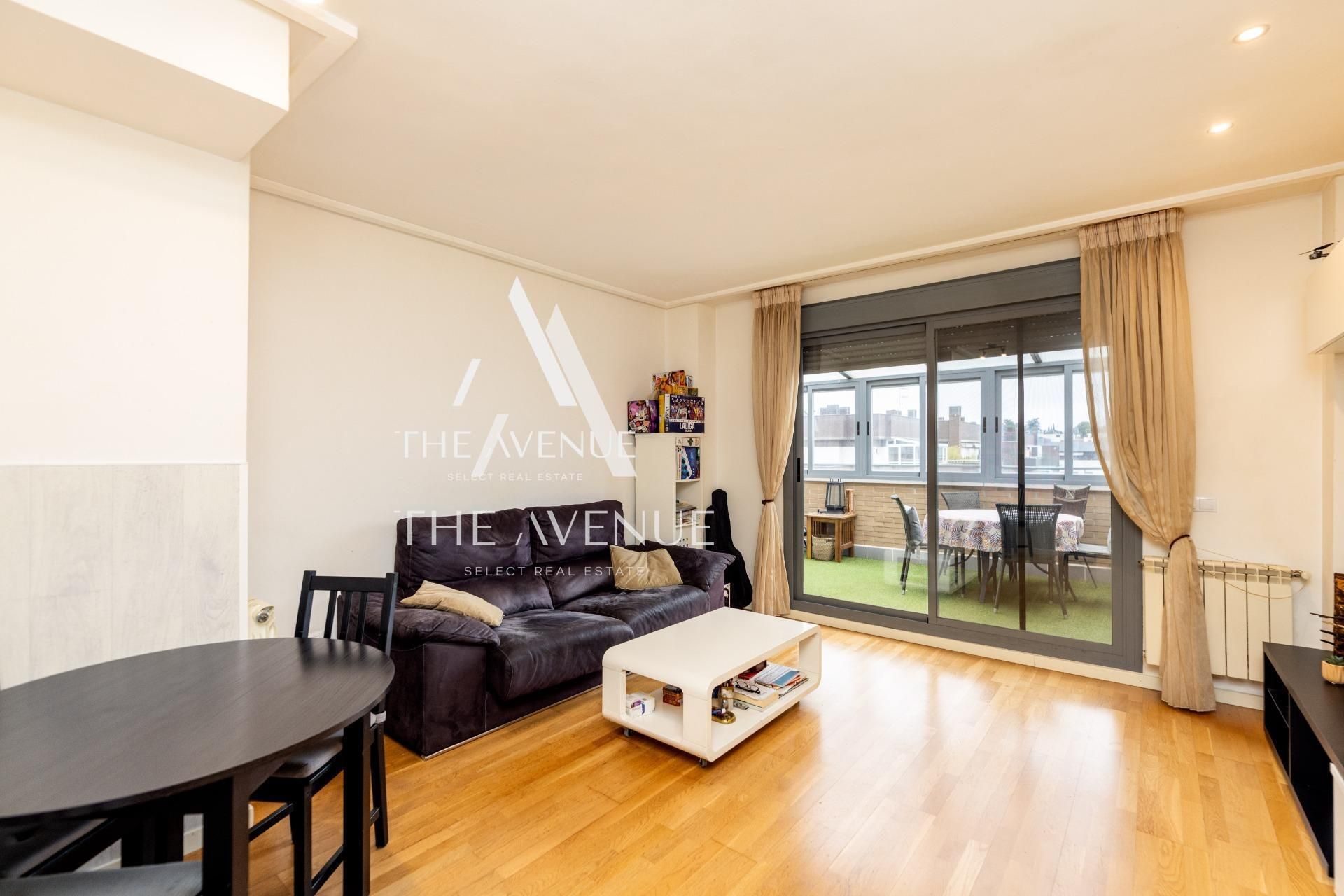 Living room of Attic for sale in Las Rozas de Madrid  with Storage room, Balcony and Community pool