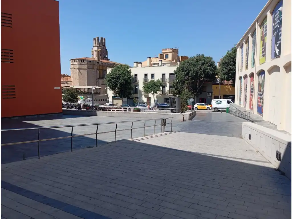 Business premises for sale in Calle Pi I Margall, imagen 4