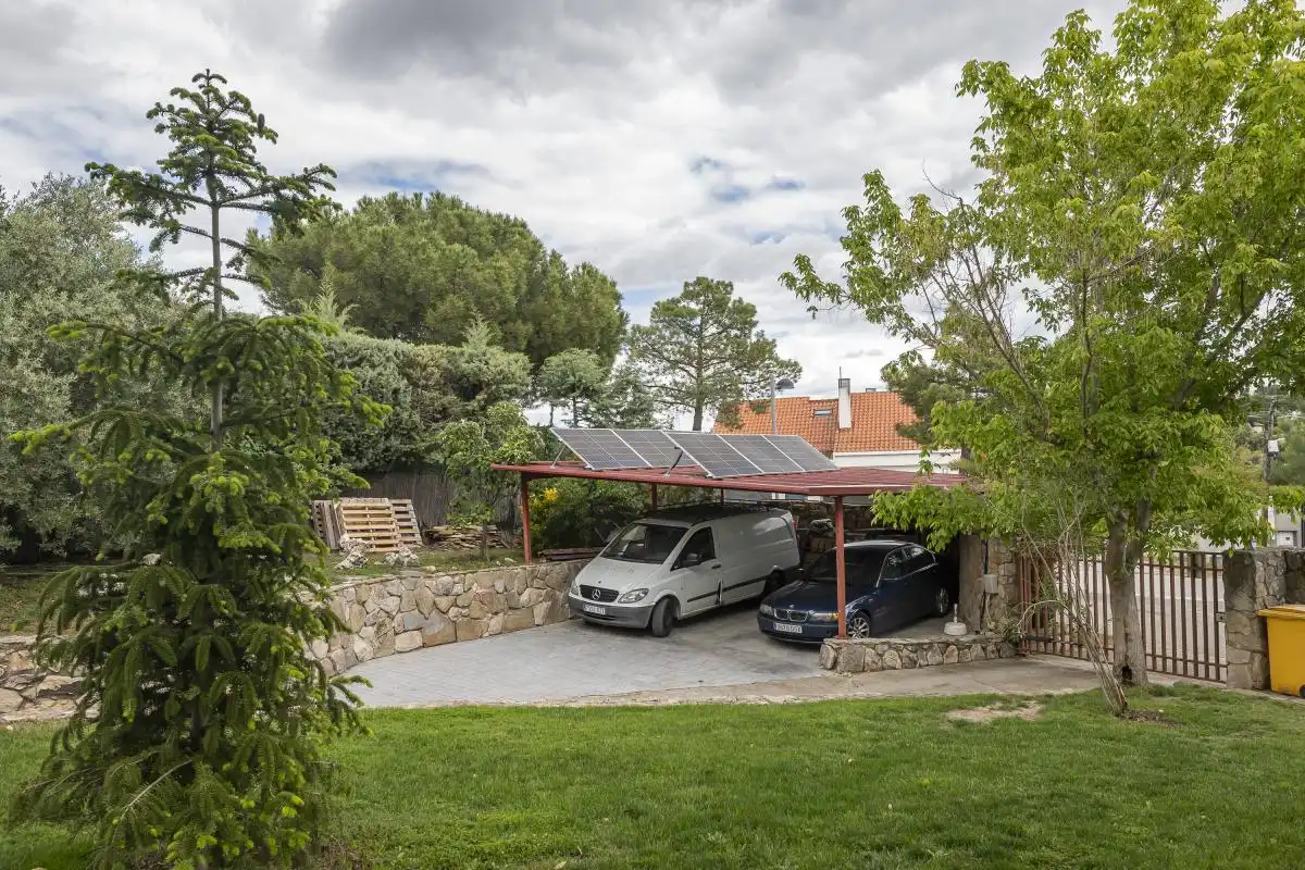 Parking de Casa o chalet en venta en Boadilla del Monte con Aire acondicionado, Calefacción y Jardín privado