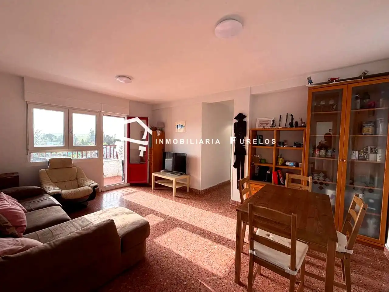 Außenansicht von Wohnung zum Verkauf in Medina de Pomar mit Schwimmbad und Balkon