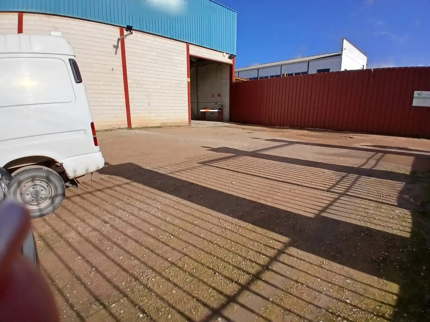 Parkplatz von Fabrikhallen zur Miete in Tomelloso