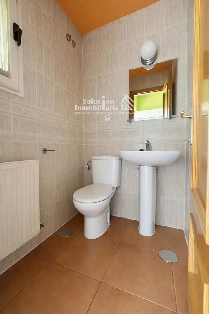 Baño de Dúplex de alquiler en Salamanca con Calefacción, Terraza y Piscina
