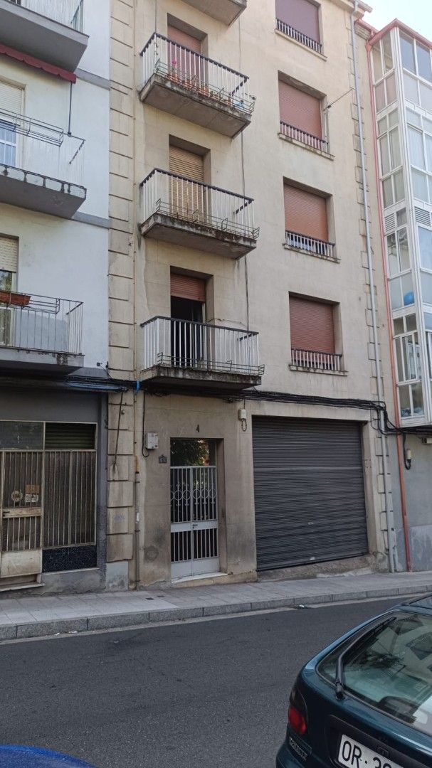 Vista exterior de Edificio en venta en Ourense Capital 