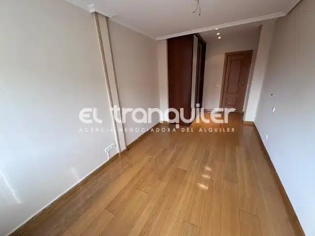 Schlafzimmer von Wohnung zur Miete in Madrid mit Klimaanlage und Waschmaschine