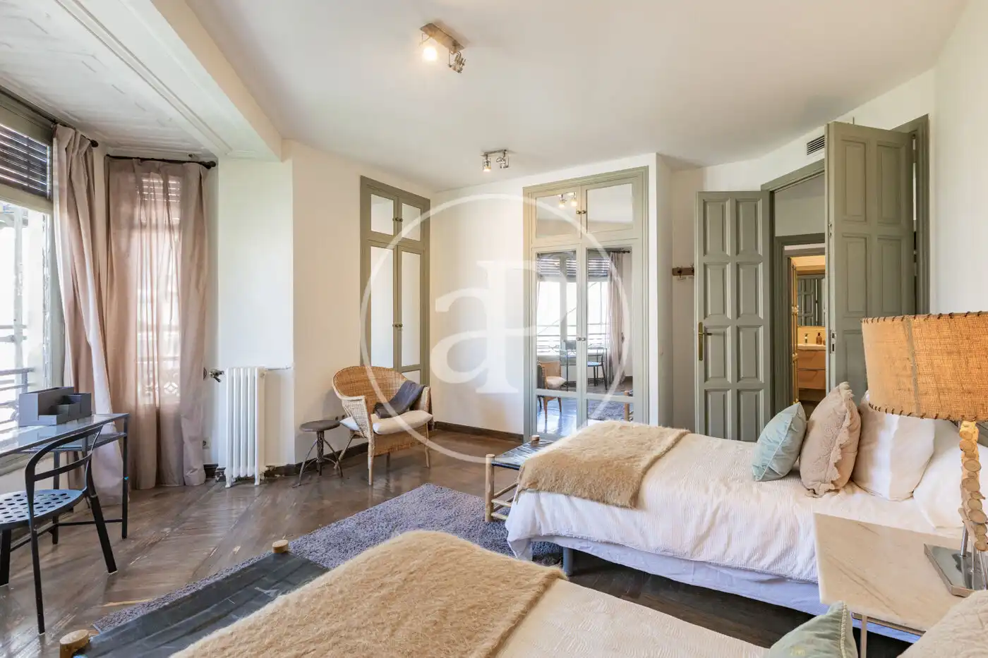Flat for rent in C. de Moreto, Jerónimos