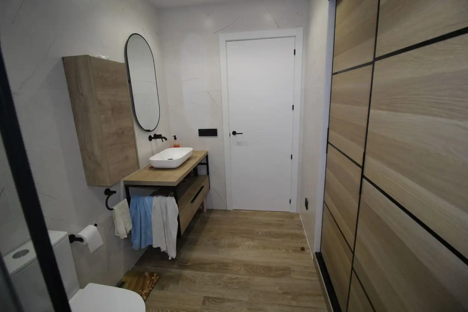 Bathroom of Flat for sale in Faura  with Air Conditioner, Terrace and Storage room