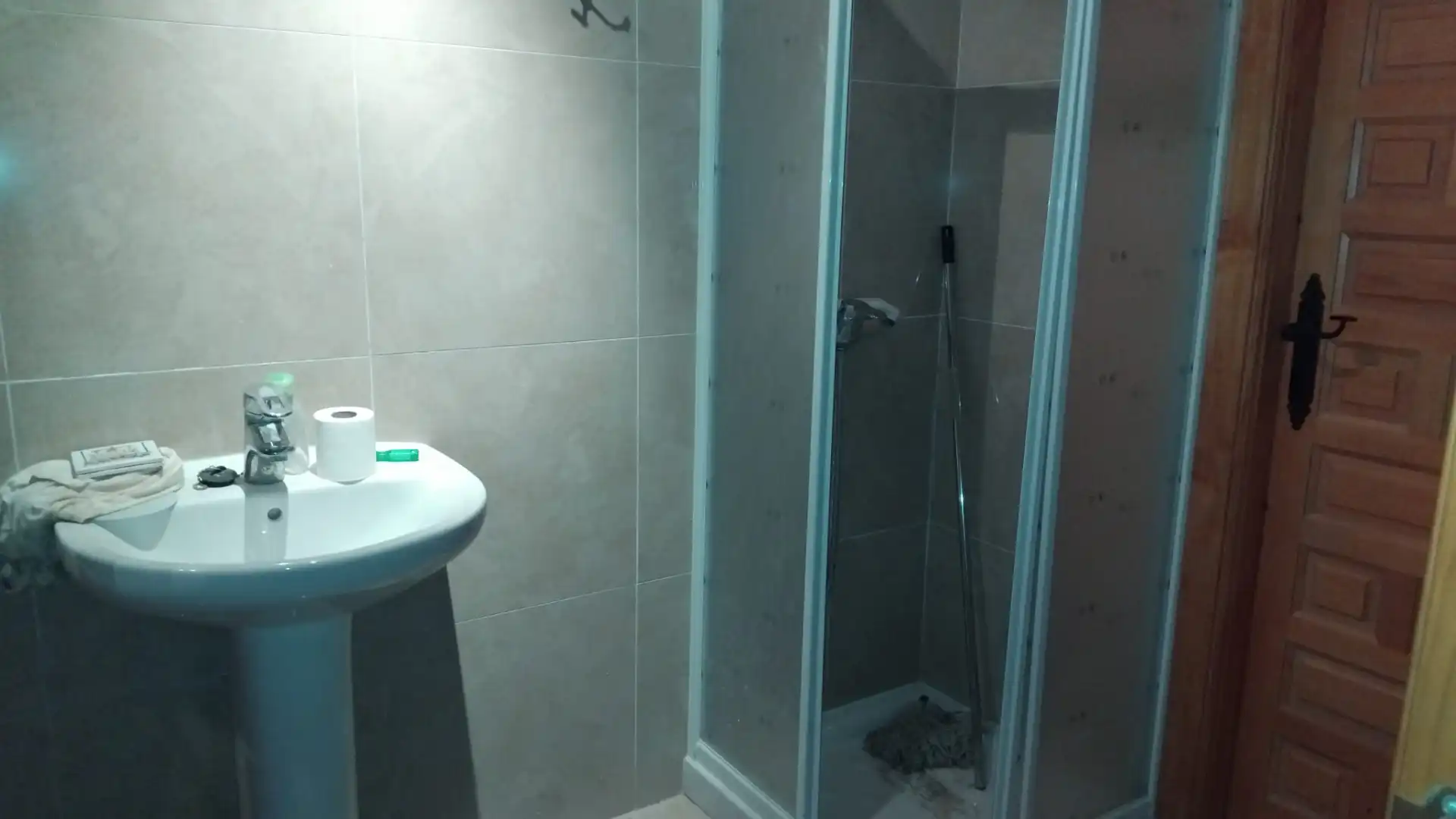 Bathroom of Houses for sale in Buendía  with Air Conditioner, Heating and Private garden