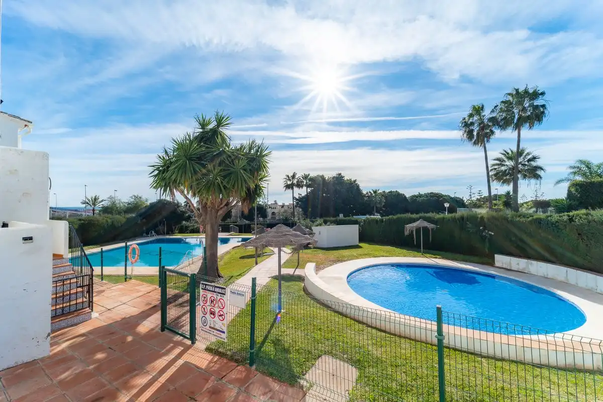 Piscina de Pis en venda en Mijas amb Aire condicionat, Calefacció i Jardí privat