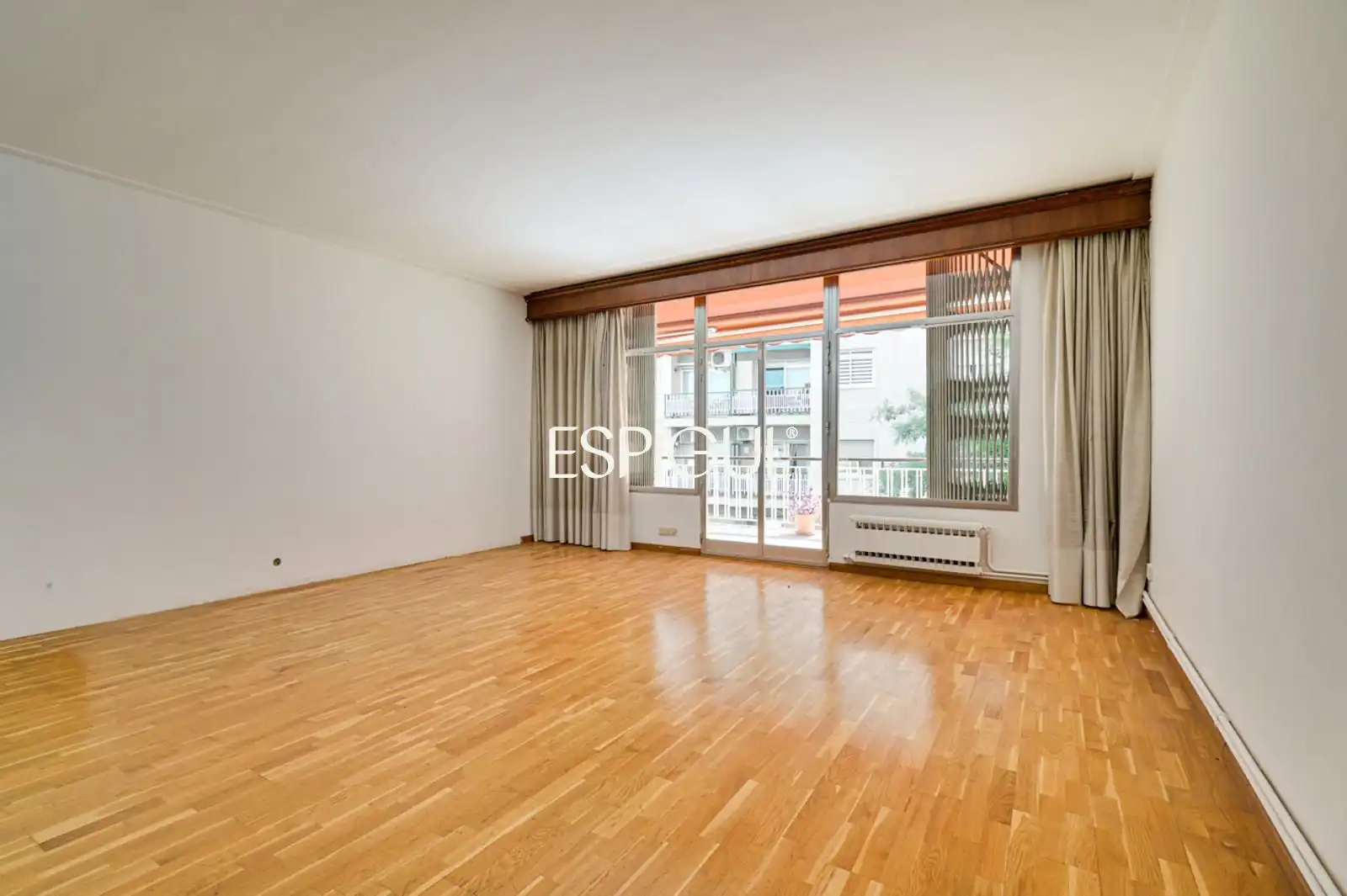 Sala de estar de Piso en venta en Barcelona con Calefacción, Parquet y Terraza