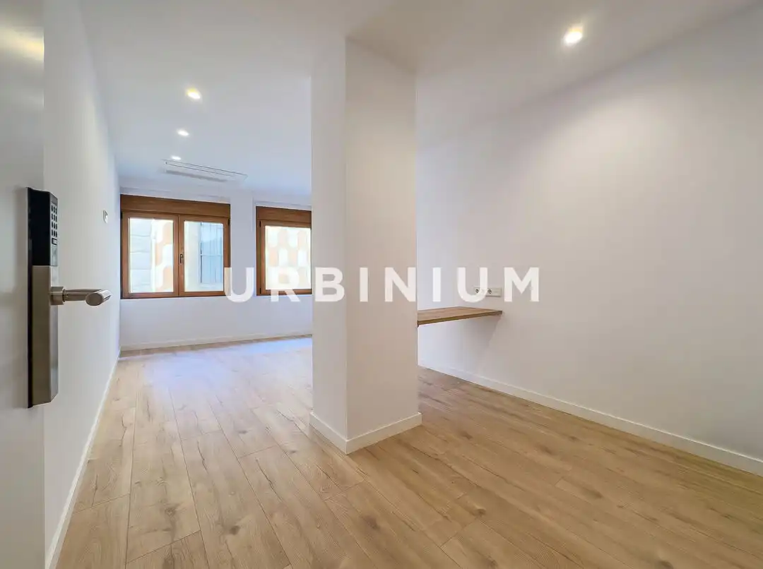 Flat for rent in Girona  with Air Conditioner, Heating and Oven