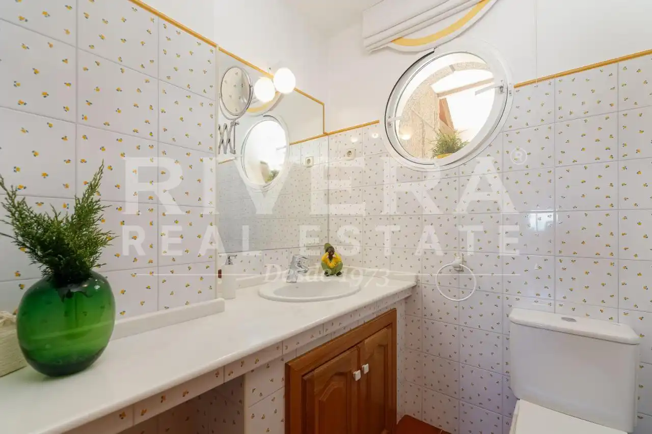 Baño de Casa o chalet en venta en Cangas  con Calefacción, Jardín privado y Amueblado