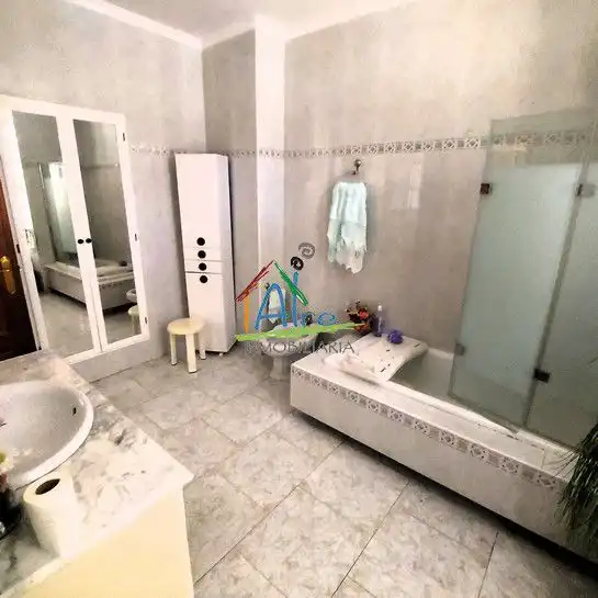 Baño de Casa adosada en venta en Cala con Terraza, Trastero y Amueblado
