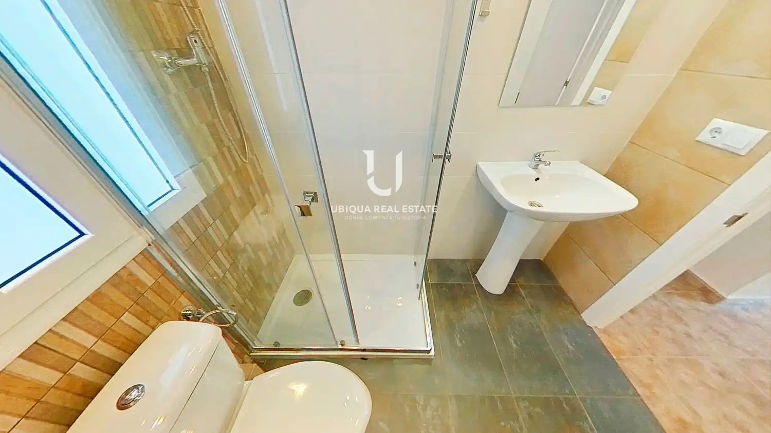 Baño de Piso en venta en Barcelona con Terraza y Balcón