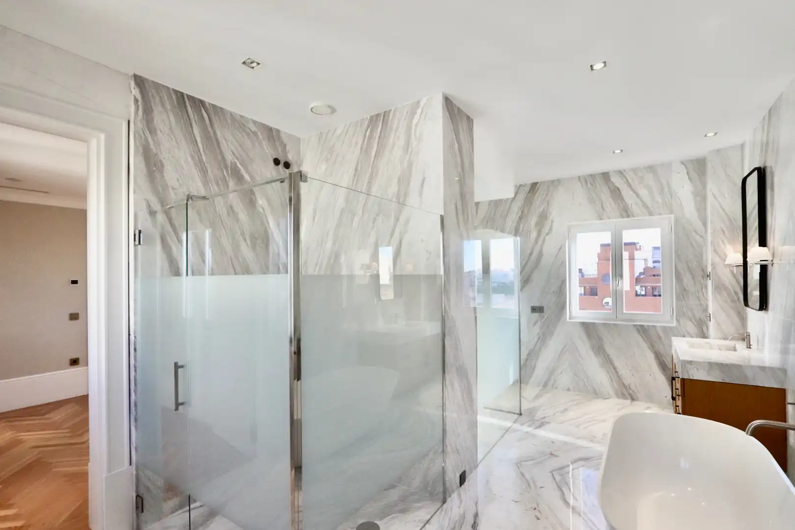 Baño de Ático en venta en Madrid con Aire acondicionado, Calefacción y Jardín privado