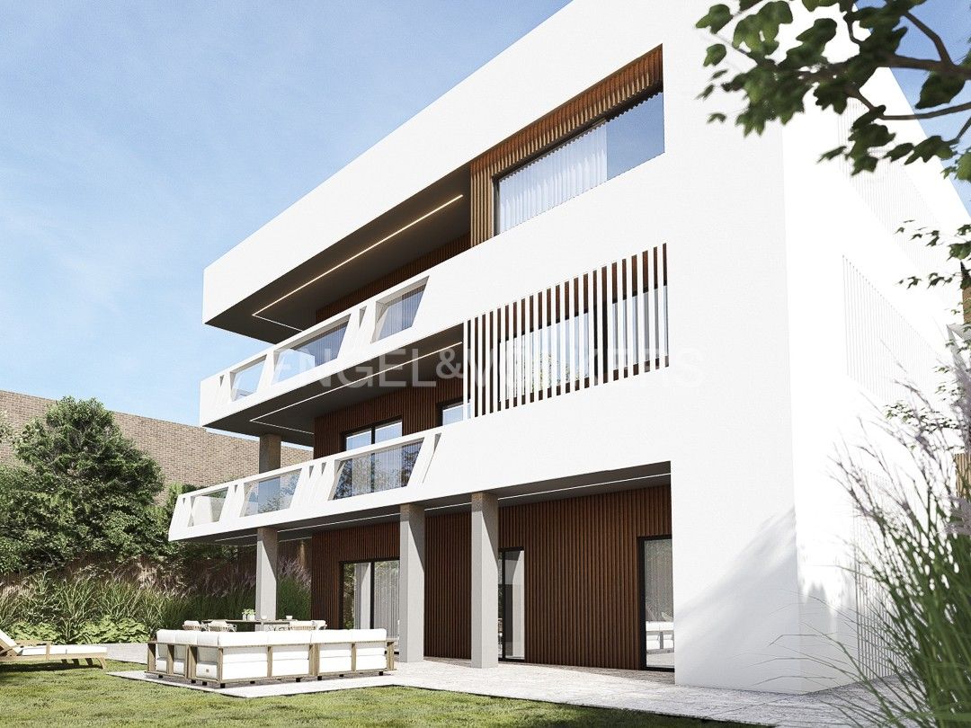 Vista exterior de Casa o xalet en venda en Castelldefels amb Aire condicionat, Calefacció i Jardí privat