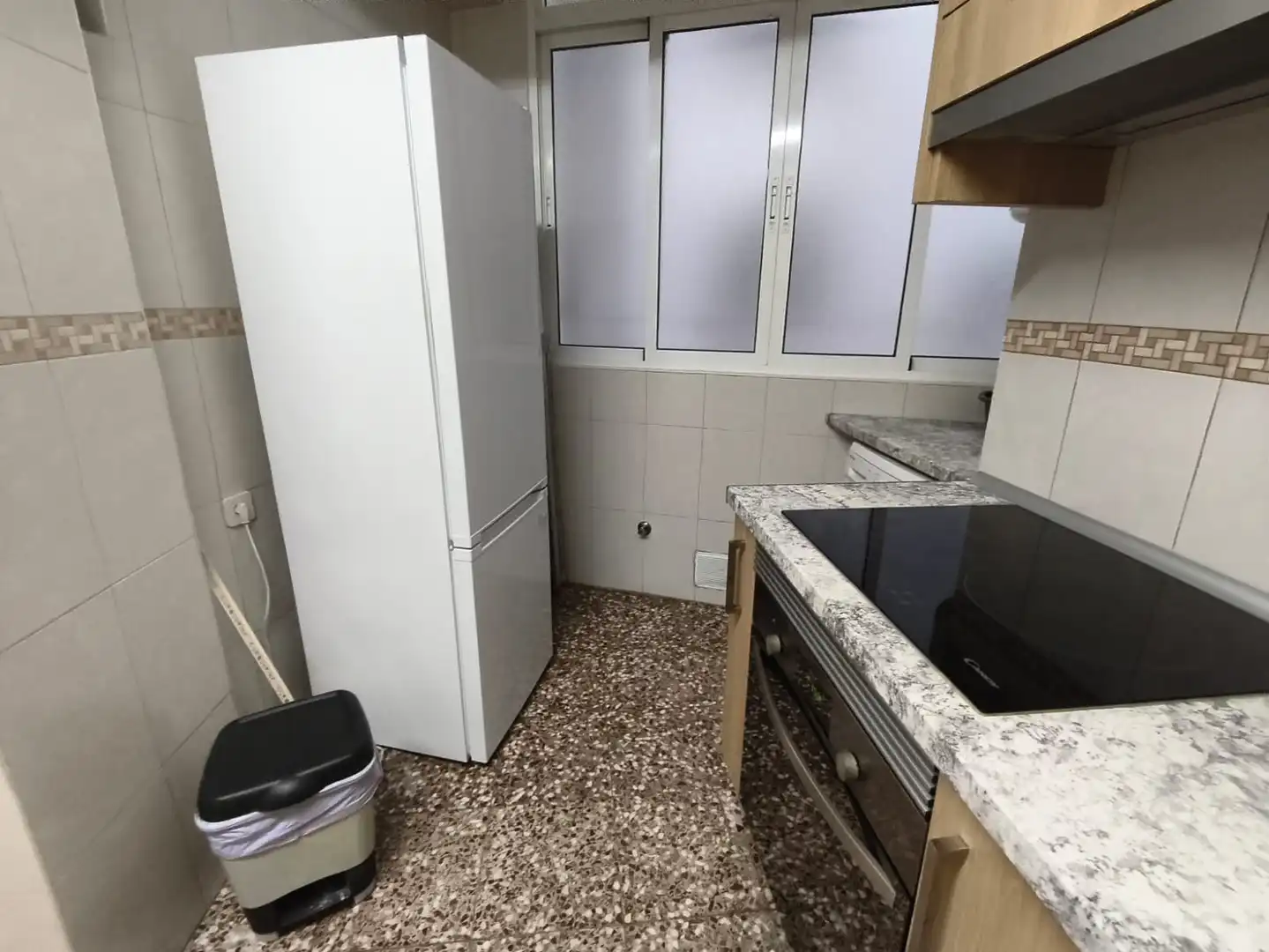 Cuina de Pis de lloguer en Cartagena amb Moblat, Forn i Rentadora