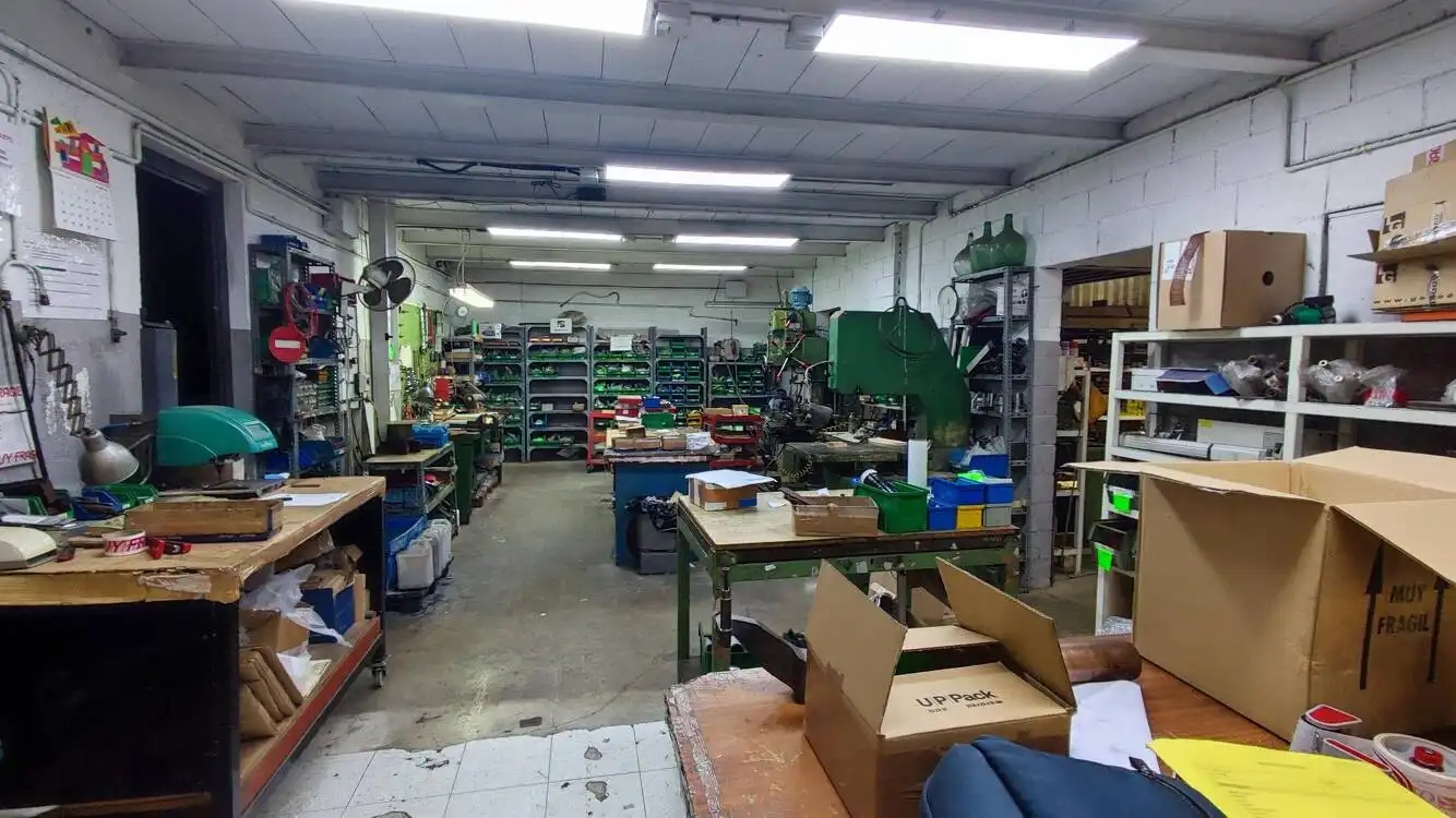 Nave industrial en venta en Vallirana