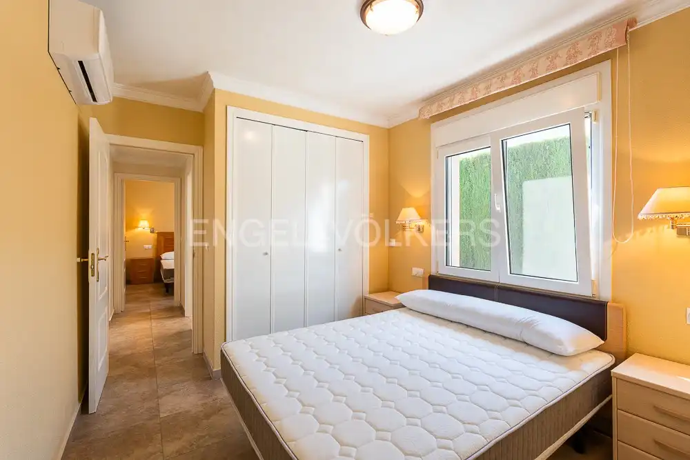 Bedroom of Houses for sale in Oliva  with Air Conditioner, Heating and Private garden