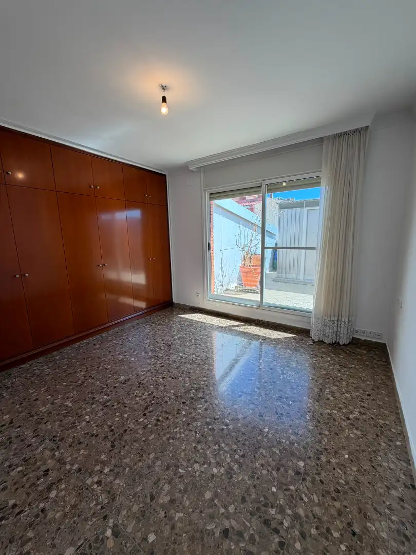 Schlafzimmer von Dachboden zum Verkauf in Gavà mit Klimaanlage, Heizung und Terrasse