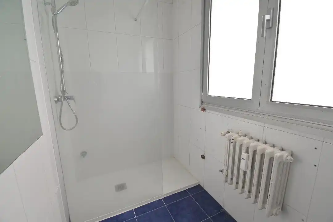 Bany de Planta baixa en venda en Oviedo 