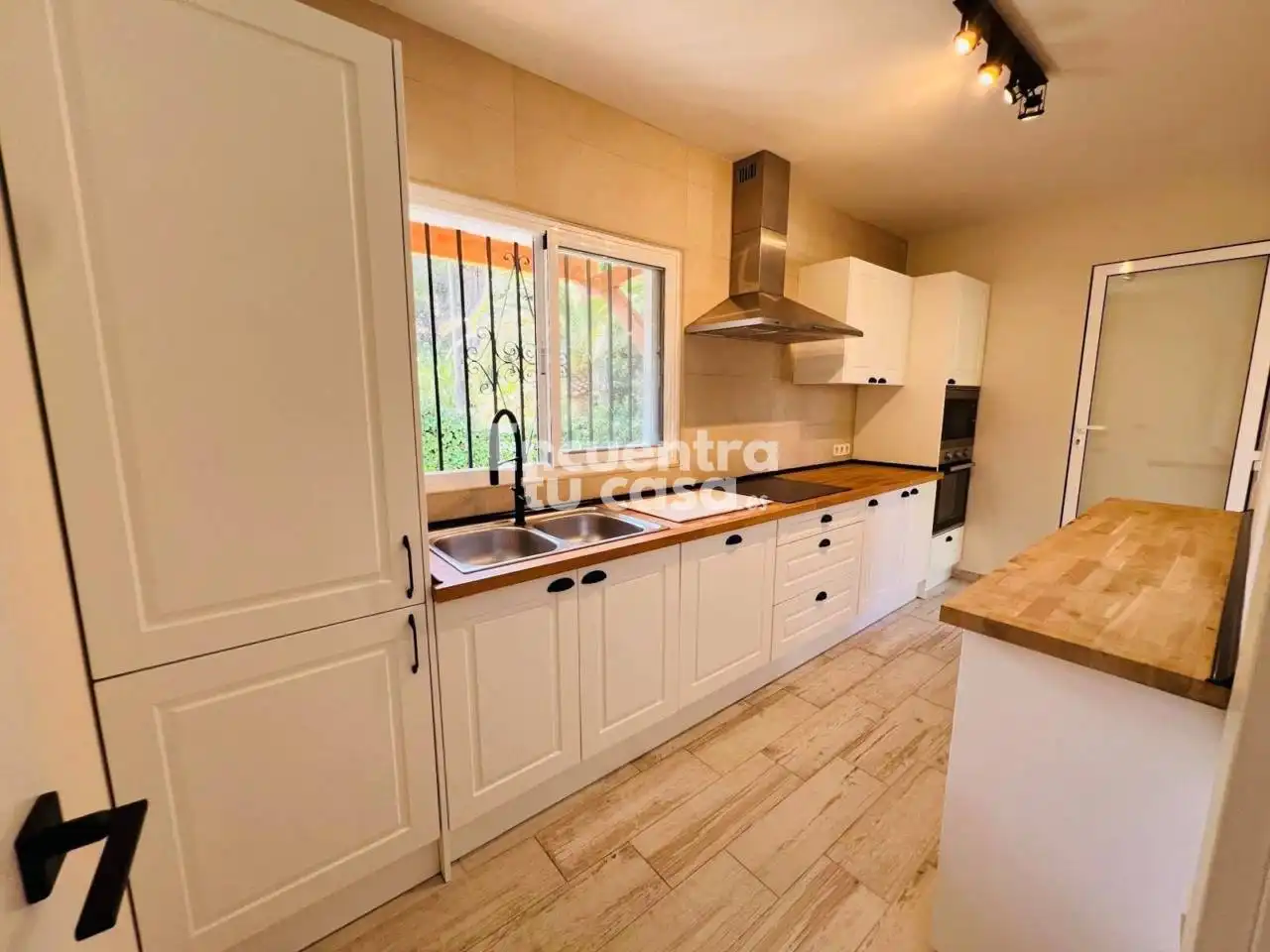 Cocina de Casa o chalet de alquiler en L'Alfàs del Pi con Aire acondicionado, Calefacción y Jardín privado