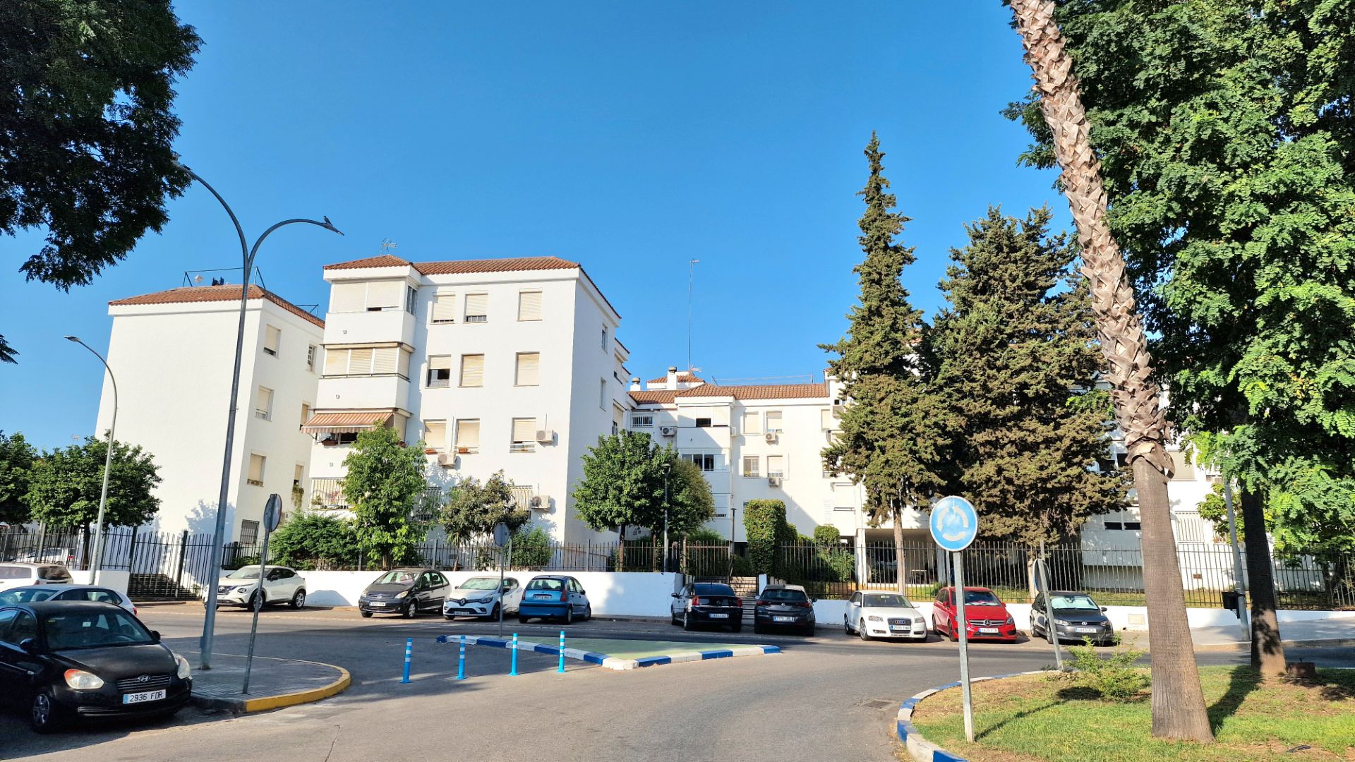 Exterior view of Flat for sale in San Juan de Aznalfarache  with Air Conditioner and Terrace
