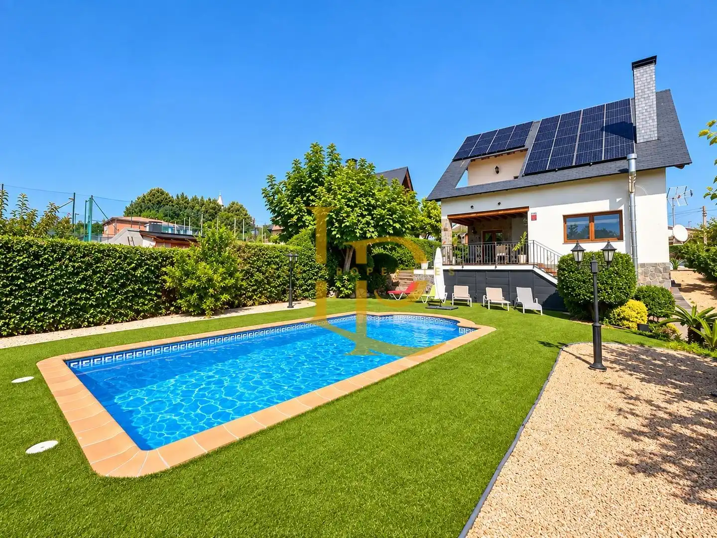 Casa con piscina en venta en Carrer Ametllers