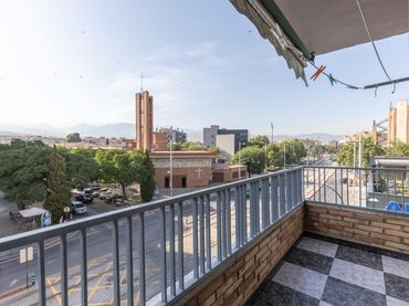 Piso con balcón en venta en Calle Palencia 26