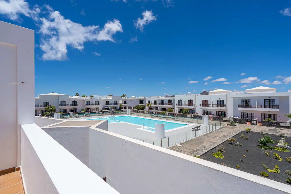 Vista exterior de Dúplex en venta en Teguise con Piscina comunitaria