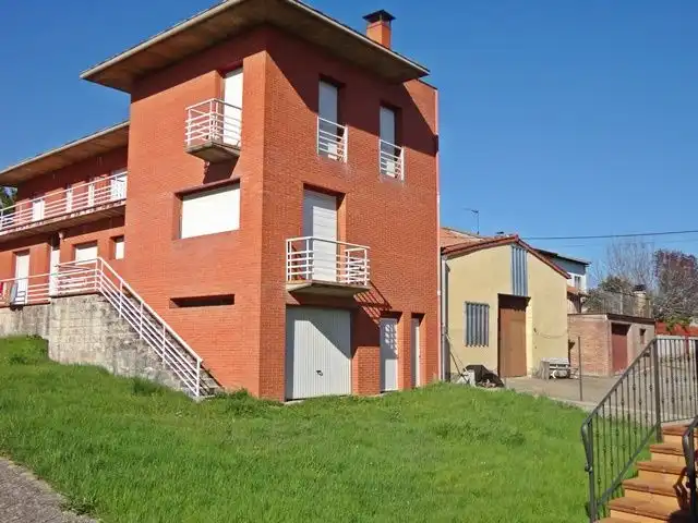 Vista exterior de Casa adosada en venta en Hontoria del Pinar con Calefacción, Terraza y Trastero