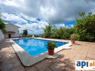 Casa amb balcó en venda a Santa Susanna